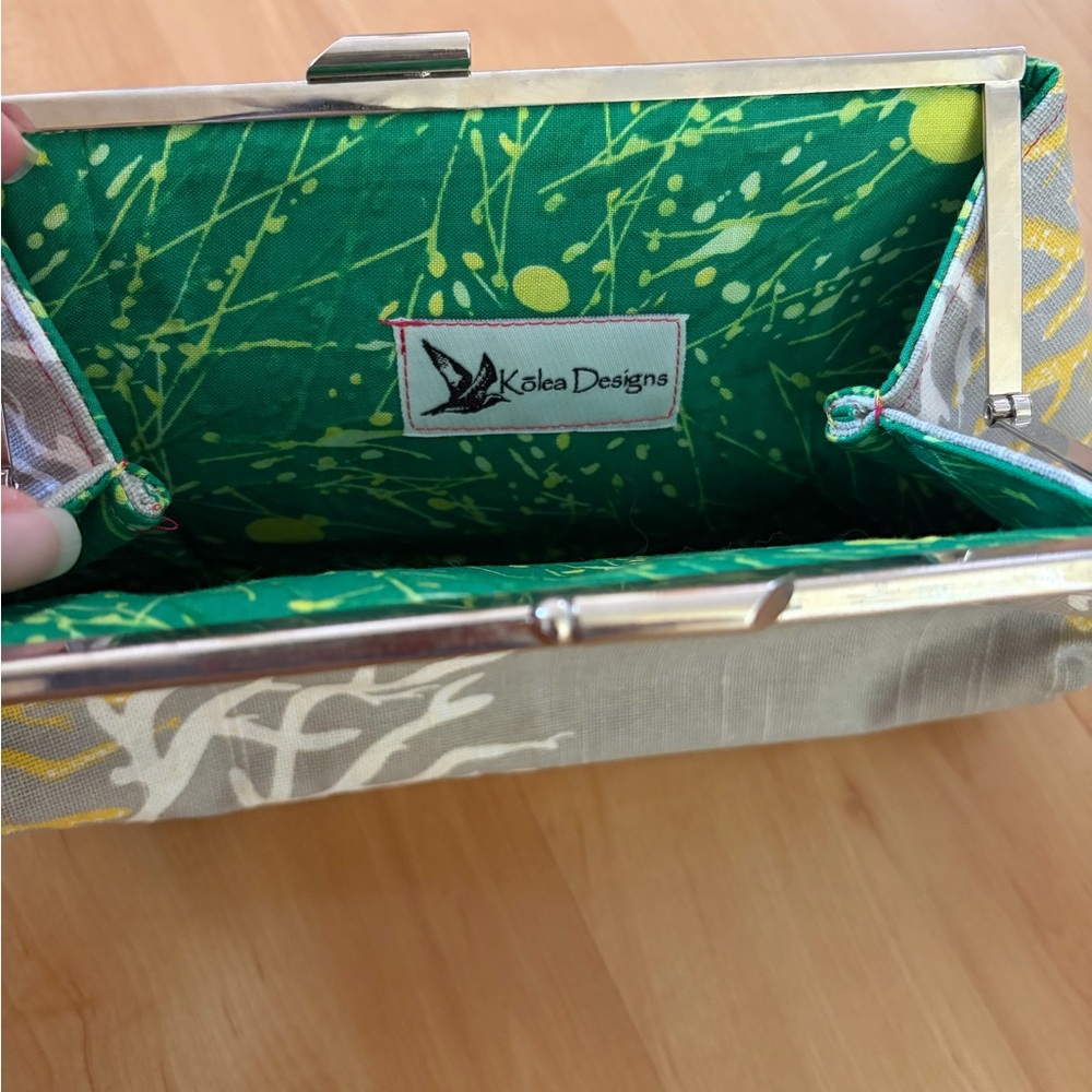 Kolea Designs Green Patterned Women's Clutch Wallet